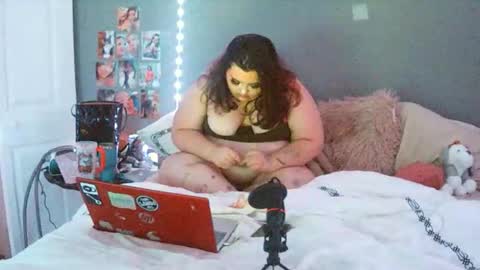 lunar_nightstar online show from December 14, 2025, 6:19 am