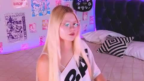 Snapshot of lunariafox chatting on July 28, 2026, 3:21 pm lunariafox online show from July 28, 2026, 3:21 pm