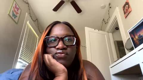 lunarnoelle online show from March 17, 2026, 5:38 pm