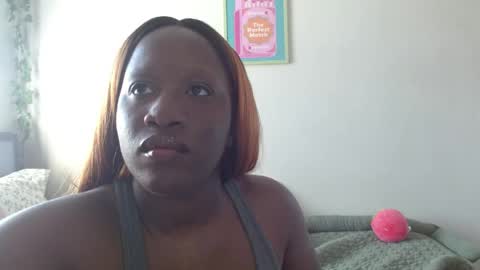 lunarnoelle online show from March 20, 2026, 9:19 pm