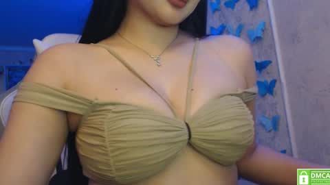 Luna  online show from March 1, 2025, 11:37 pm