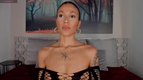 Snapshot of lunaruso chatting on December 28, 2024, 7:54 pm Luna Ruso  online show from December 28, 2024, 7:54 pm