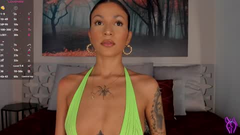 Snapshot of lunaruso chatting on January 25, 2025, 8:10 pm Luna Ruso  online show from January 25, 2025, 8:10 pm