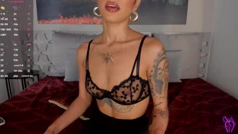 Snapshot of lunaruso chatting on March 2, 2025, 7:56 pm Luna Ruso  online show from March 2, 2025, 7:56 pm