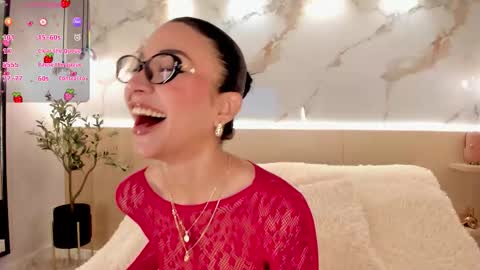 Luna Ruso  online show from March 7, 2026, 5:10 pm