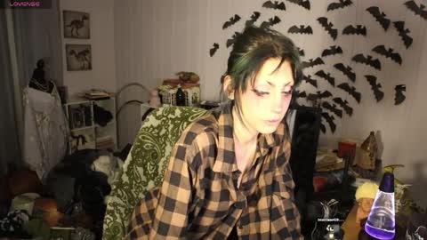 Snapshot of lunasparkles chatting on April 11, 2026, 5:01 am ..LunaSparkles. online show from April 11, 2026, 5:01 am