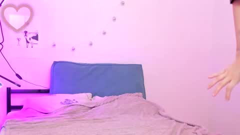 Kate online show from February 19, 2025, 3:28 am