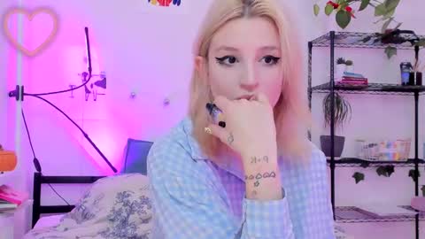 Kate online show from March 1, 2025, 3:10 am