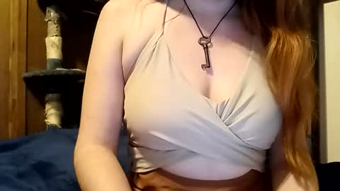 Snapshot of lunathepoet chatting on July 5, 2026, 11:56 pm lunathepoet online show from July 5, 2026, 11:56 pm