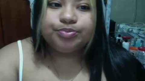 Snapshot of lunaticccccc chatting on December 6, 2024, 10:41 pm Luna follow me on Instagram online show from December 6, 2024, 10:41 pm