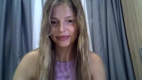 Luna  online show from September 12, 2025, 8:31 pm