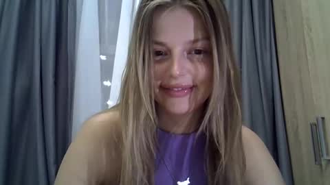 Luna  online show from September 16, 2025, 7:48 pm