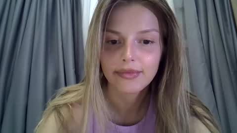 Luna  online show from September 20, 2025, 6:20 pm