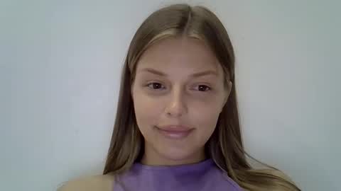 Luna  online show from September 21, 2025, 7:04 pm