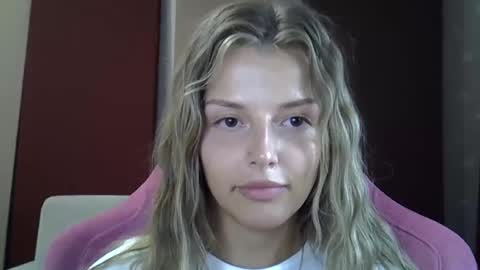 Luna  online show from September 29, 2025, 7:08 pm