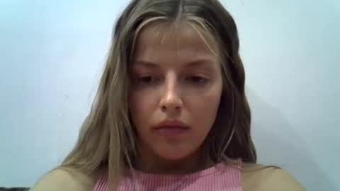 Luna  online show from October 8, 2025, 6:05 pm