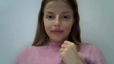 Luna  online show from October 9, 2025, 7:12 pm