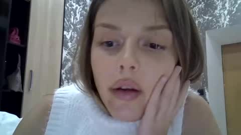 Luna  online show from October 13, 2025, 6:08 pm