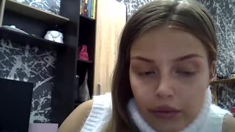 Luna  online show from October 18, 2025, 5:25 pm