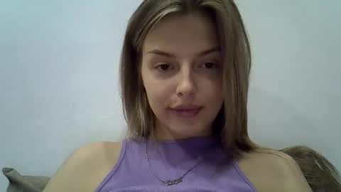 Luna  online show from October 24, 2025, 6:04 pm