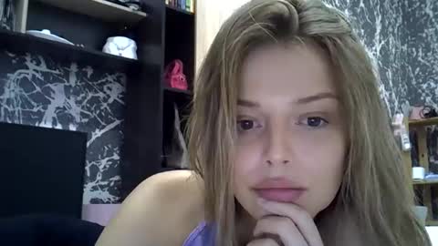 Luna  online show from October 30, 2025, 7:14 pm