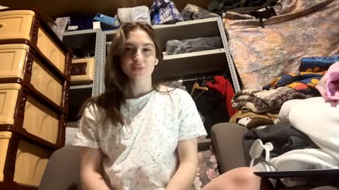 Mia online show from April 3, 2026, 3:43 pm