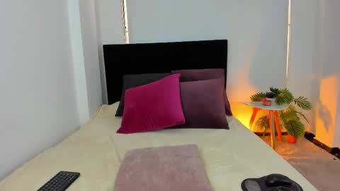 lunavelvet7 online show from September 19, 2025, 4:40 pm