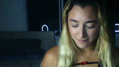 lunavelvvet online show from July 28, 2026, 11:15 pm