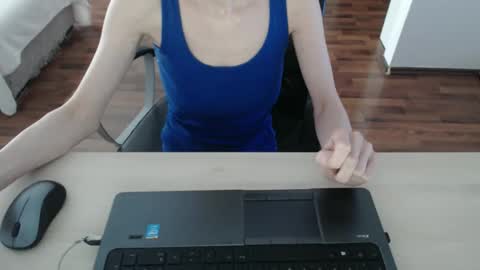 Snapshot of lunavibe_ chatting on May 18, 2026, 12:44 pm lunavibe_ online show from May 18, 2026, 12:44 pm