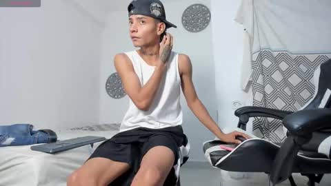 Snapshot of lunay_bigcock420 chatting on October 13, 2025, 2:33 am lunay_bigcock420 online show from October 13, 2025, 2:33 am