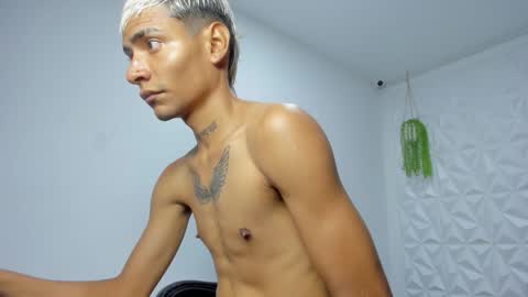 lunay_bigcock420 online show from January 17, 2026, 8:23 pm