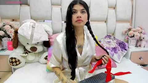 lunita57 online show from September 12, 2025, 9:53 am