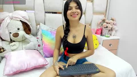 lunita57 online show from September 13, 2025, 7:57 pm