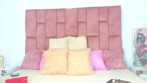 lunitadiva online show from November 12, 2025, 1:33 pm