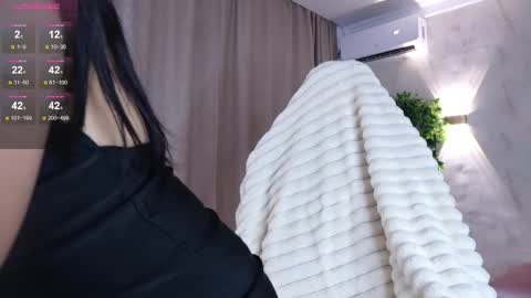 lunna_fae online show from September 11, 2025, 11:10 am
