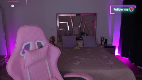 LUNA ROSE online show from May 7, 2026, 3:56 am