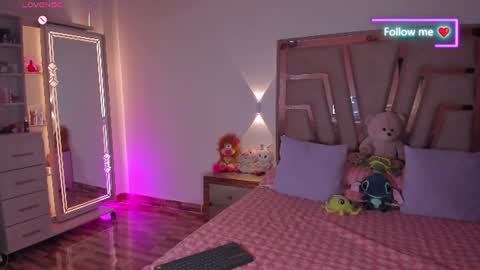 LUNA ROSE online show from June 20, 2026, 1:52 am