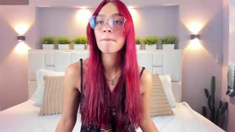 L U N N A online show from December 16, 2025, 4:39 am