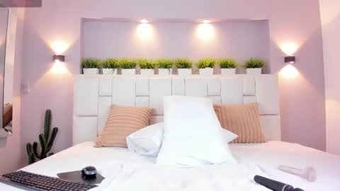 L U N N A online show from February 20, 2026, 6:26 am