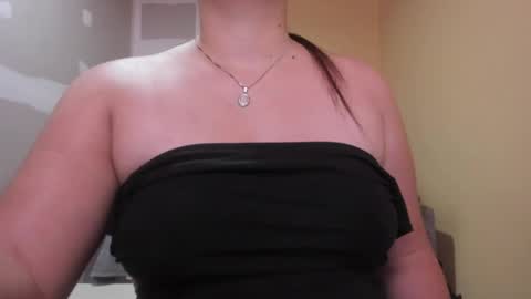 Snapshot of lunnadoll chatting on May 14, 2026, 4:41 am Katty what ever do you want on my pv is for extra tokens minimi 250 tks ty u for understand online show from May 14, 2026, 4:41 am