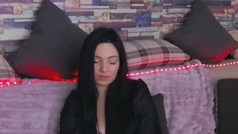 LunnaGray online show from October 8, 2025, 8:01 am