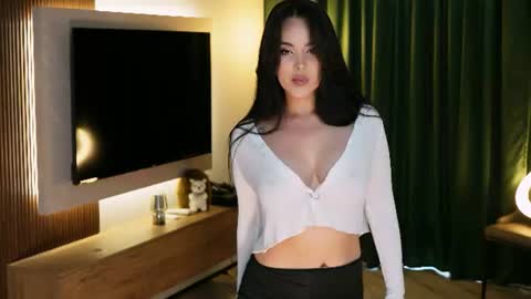 Snapshot of lunnar_jade chatting on July 16, 2026, 12:33 pm Jade online show from July 16, 2026, 12:33 pm