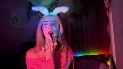 Monica online show from September 11, 2025, 6:08 pm
