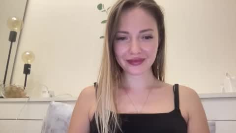 lusiluv online show from September 30, 2025, 10:04 pm