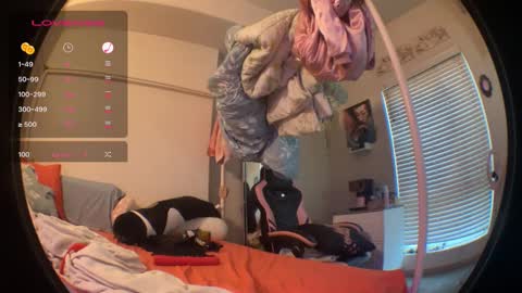 LOLA online show from October 5, 2025, 1:04 am