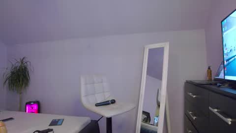 Snapshot of lustfulsin_ chatting on October 28, 2025, 1:36 pm Deea And Chris online show from October 28, 2025, 1:36 pm