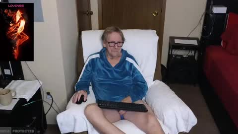 lusty48 online show from December 28, 2024, 1:28 pm