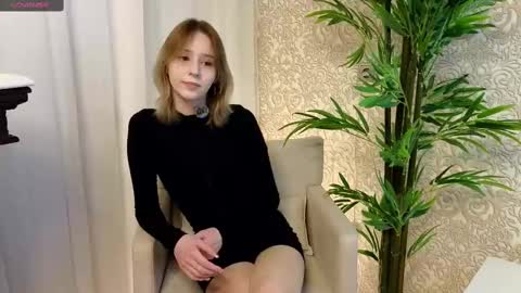 Chloe online show from February 15, 2025, 3:06 pm