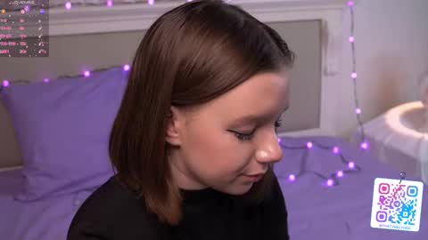 Chloe online show from March 4, 2025, 8:02 am