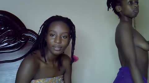 Snapshot of lutino_lovebirds chatting on March 10, 2026, 4:50 am lutino_lovebirds online show from March 10, 2026, 4:50 am